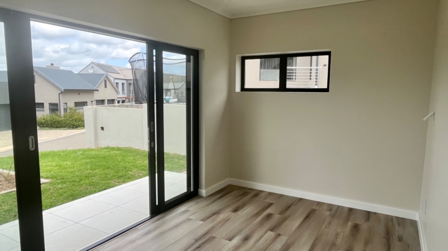 3 Bedroom Property for Sale in Outeniquasbosch Western Cape